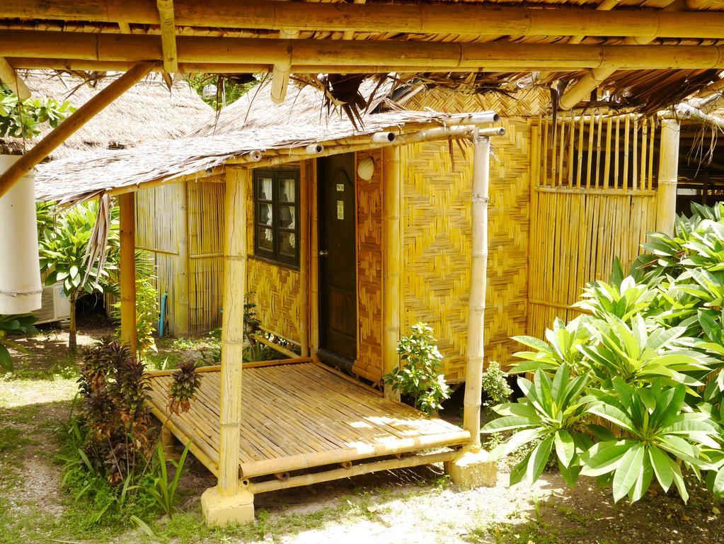 Charlie Hut Bungalow Resort