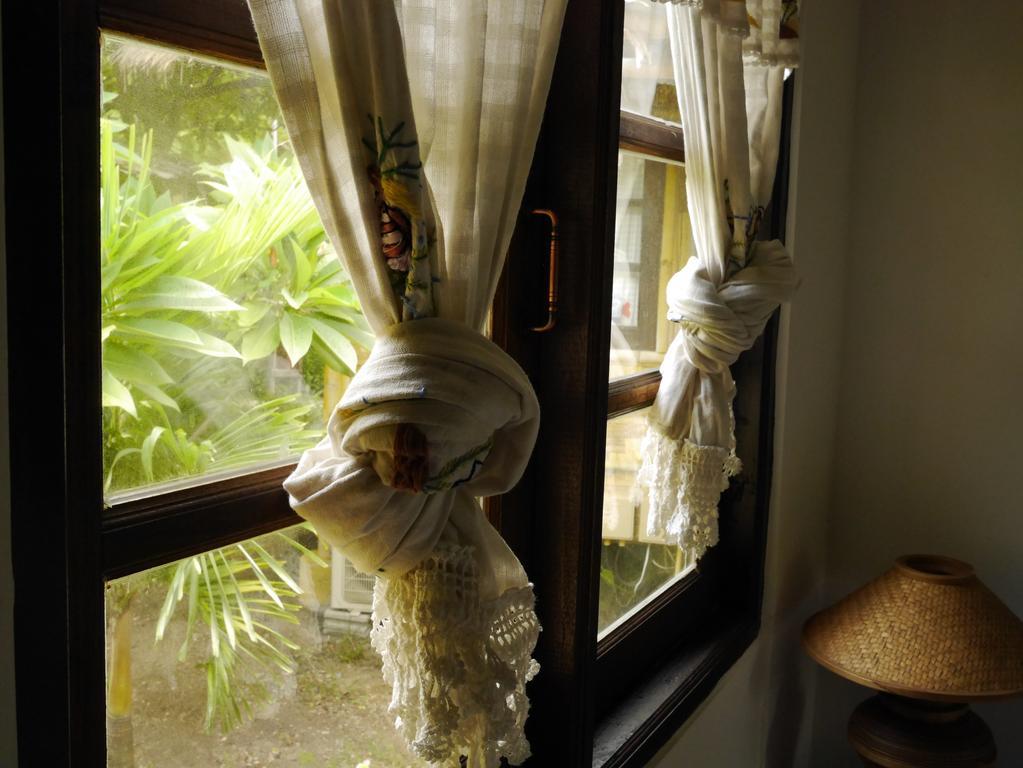 Charlie Hut Bungalow Resort 2*