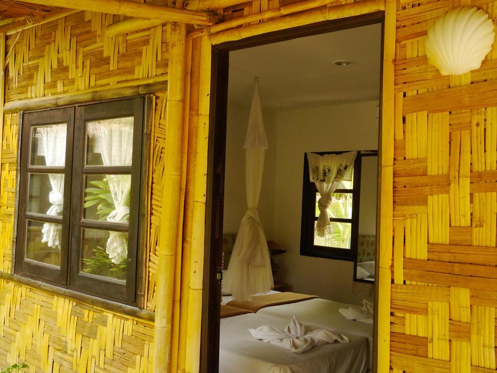 Charlie Hut Bungalow Resort