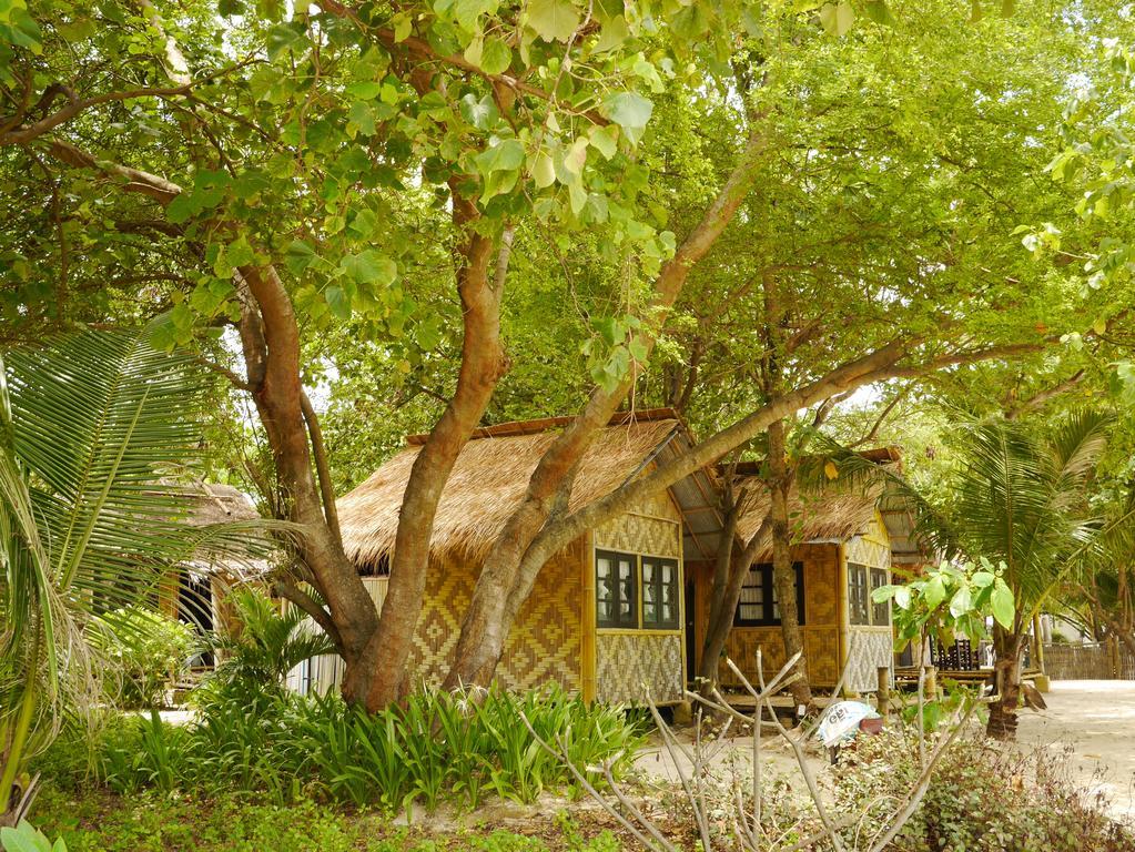 Charlie Hut Bungalow Resort 2*