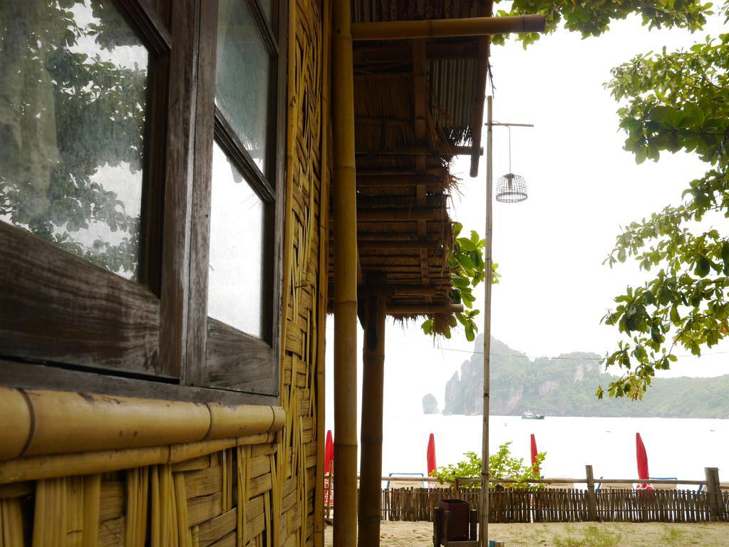 Charlie Hut Bungalow 2* Ko Phi Phi
