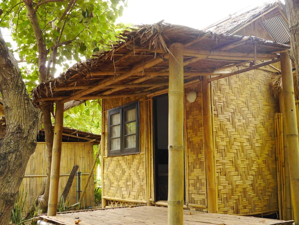 Charlie Hut Bungalow Resort