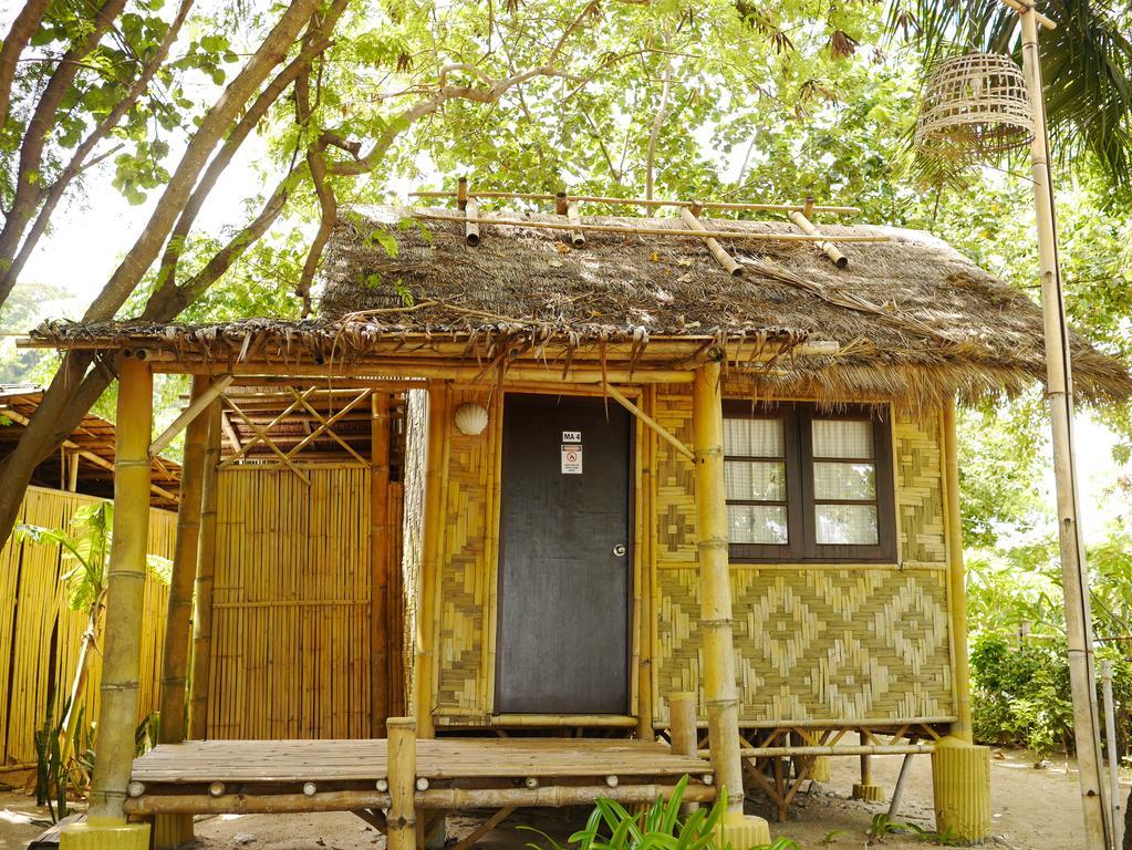 Resort Charlie Hut Bungalow