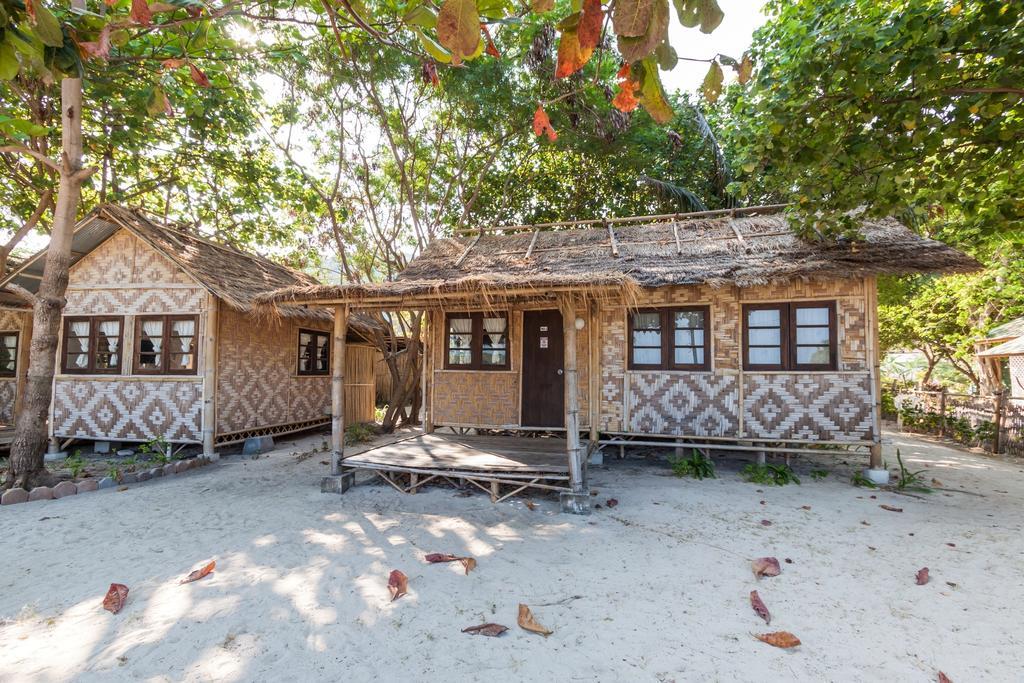 Charlie Hut Bungalow Resort