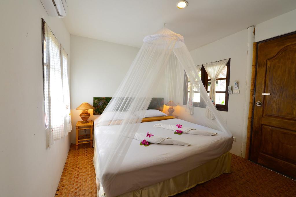Resort Charlie Hut Bungalow