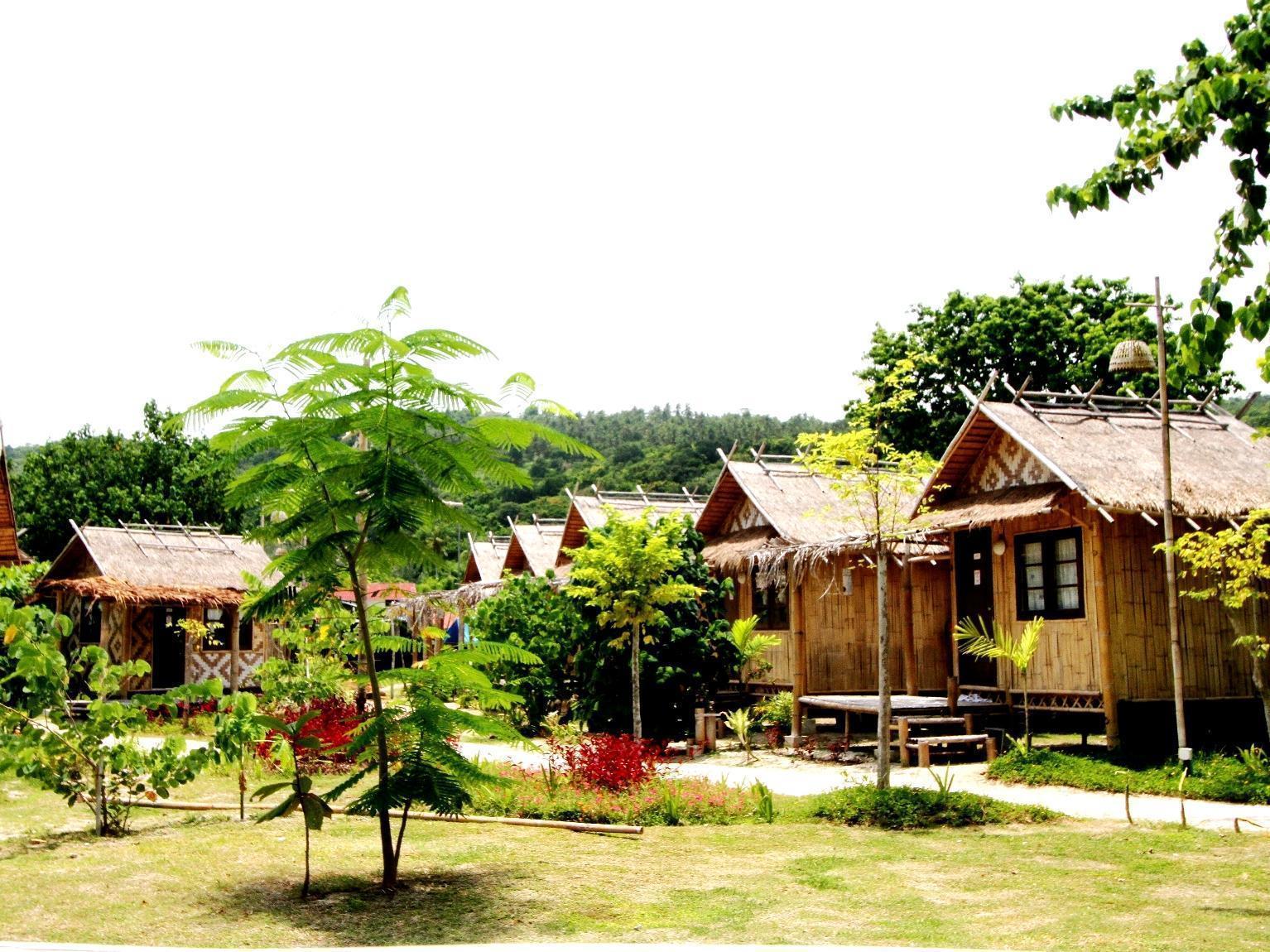 Resort Charlie Hut Bungalow