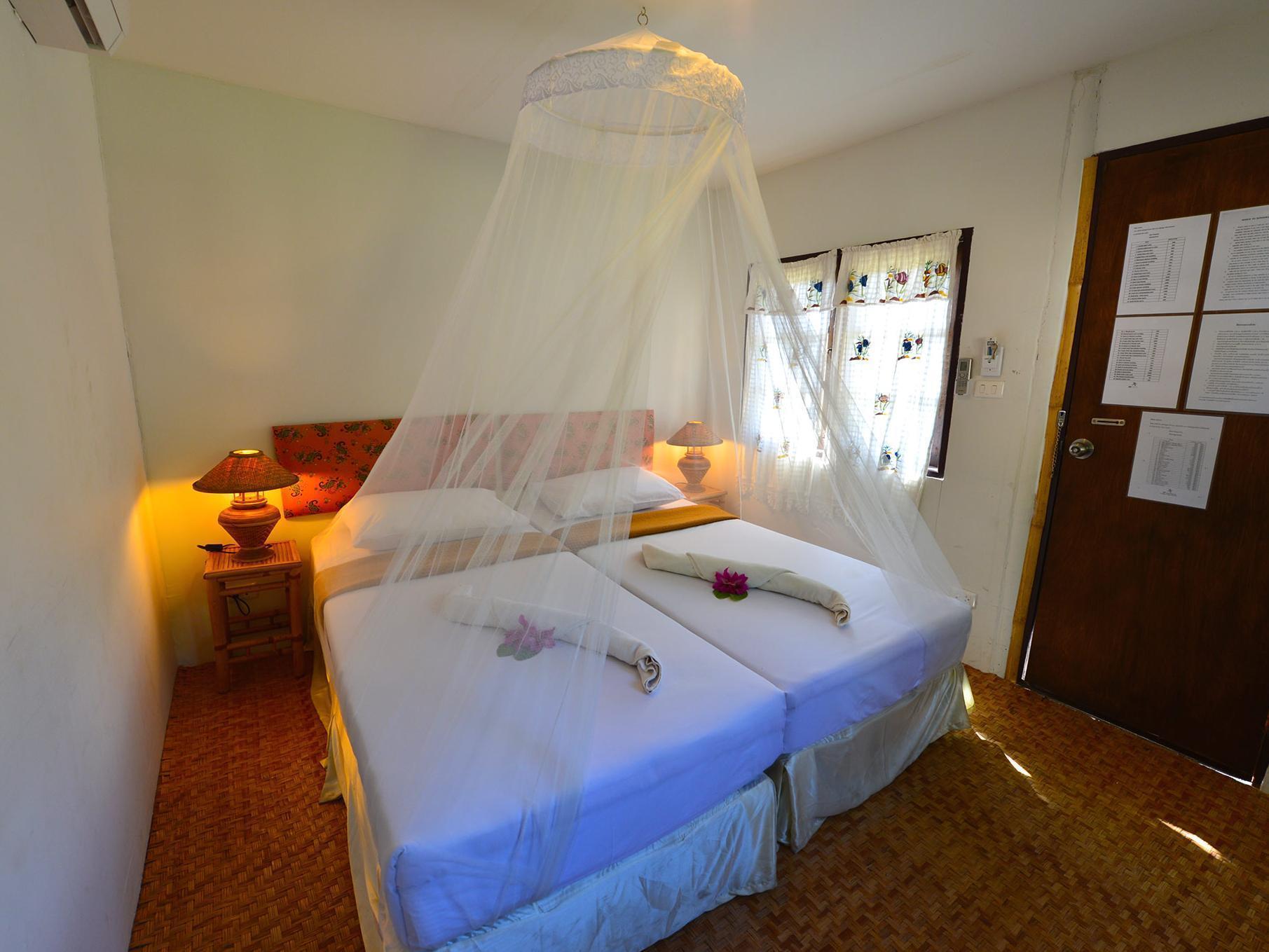 Resort Charlie Hut Bungalow 2*
