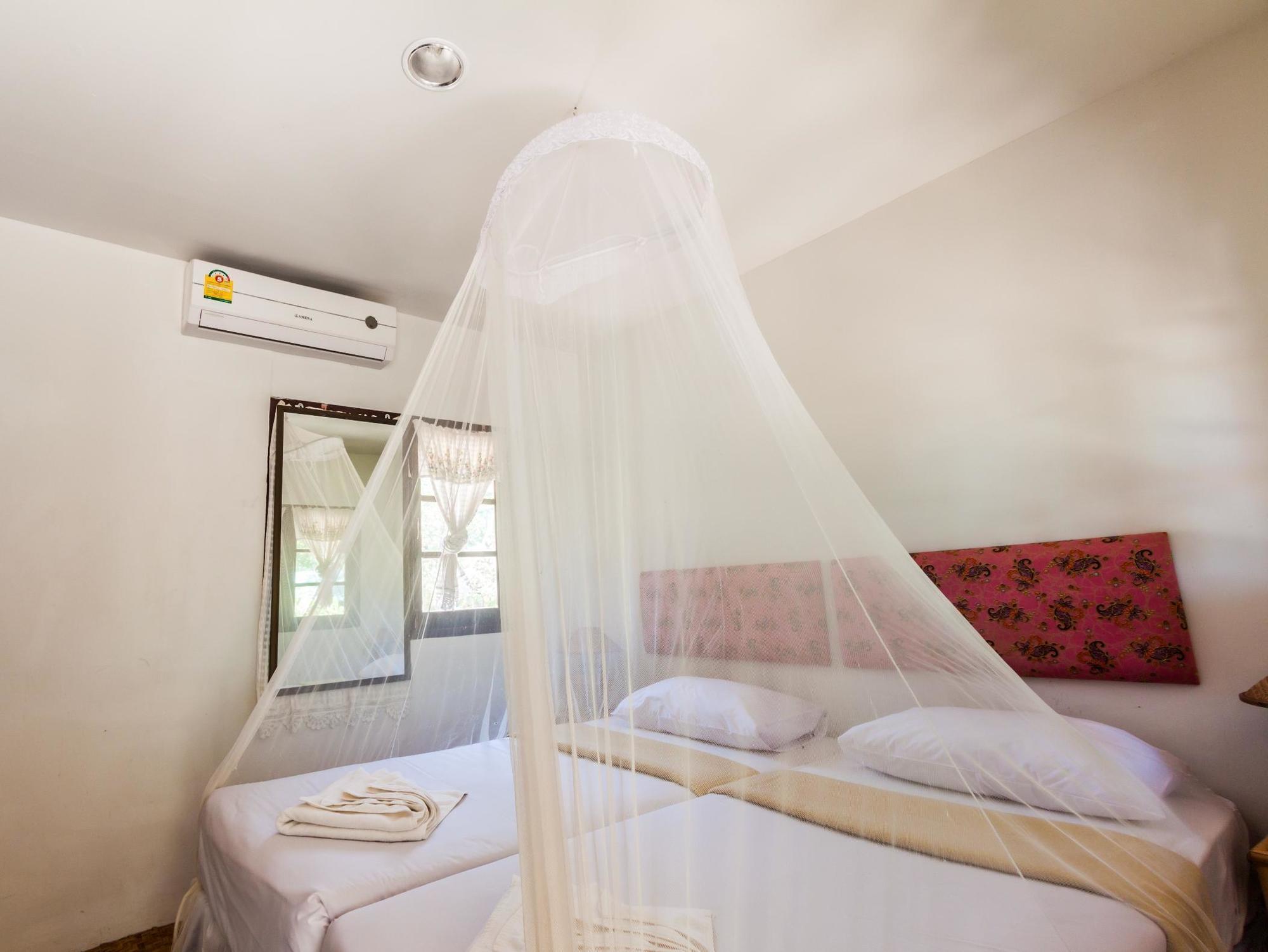 Charlie Hut Bungalow Ko Phi Phi